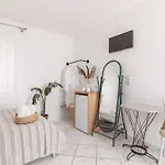 Dibellee Mykonos Γλάστρος
