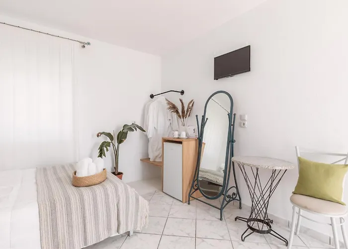 Dibellee Mykonos グラストロス